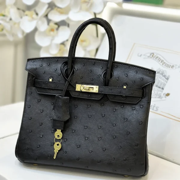 Modèle HN 25 coloris noir effet autruche cuir finitions dorées — réplique