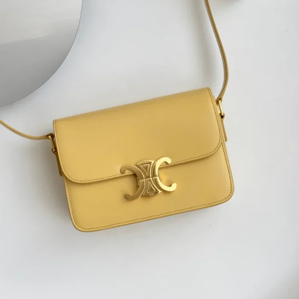 Sac à main Céline mini coloris orange coloris jaune cuir lisse 19 cm — réplique