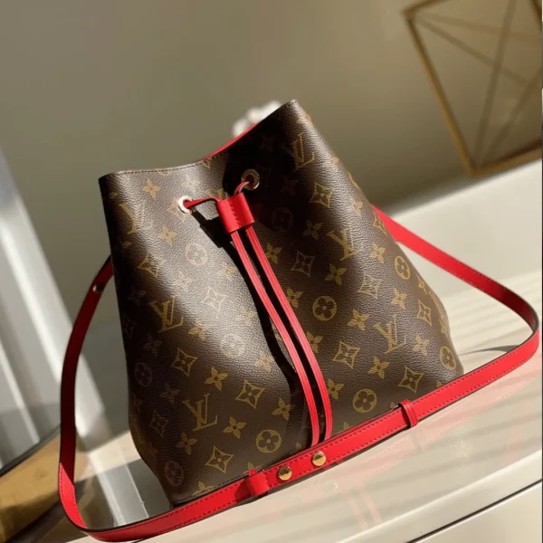 Sac à main Louis Vuitton NeoNoe anse coloris rouge Monogram 26 × 22 × 27 cm — réplique