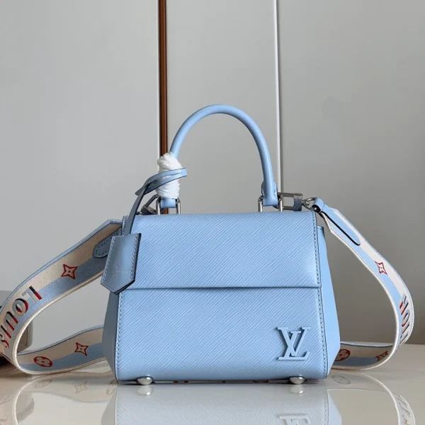 Sac à main Louis Vuitton Clunny coloris bleu motif en relief 20 × 16 cm — réplique