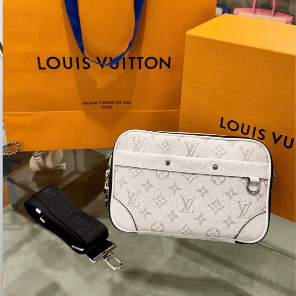 Sac à main Louis Vuitton Alpha Monogram coloris blanc 24 × 16 × 8 cm — réplique