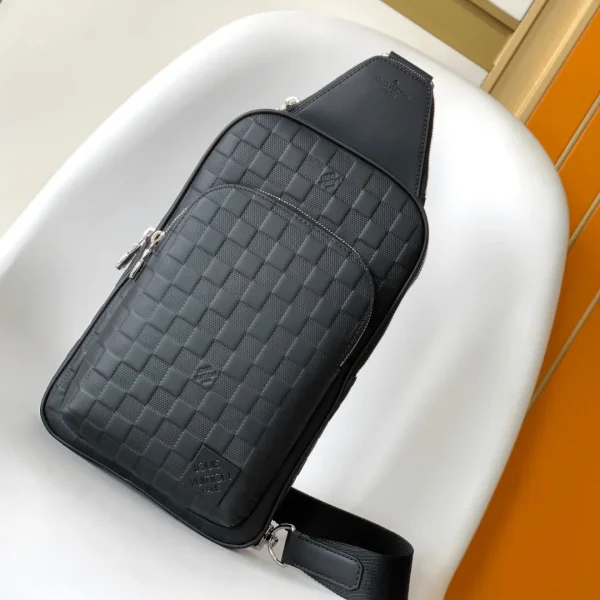 Sac Louis Vuitton Avenue damier motif coloris noir 20 × 31 × 7 cm – pour homme — réplique