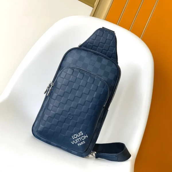 Sac à main Louis Vuitton Avenue damier motif 20 × 31 × 7 cm – pour homme — réplique