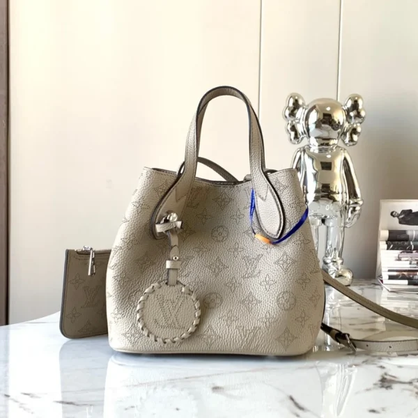 Sac à main Louis Vuitton Blossom PM Mahina 20 × 20 × 12.5 cm — réplique