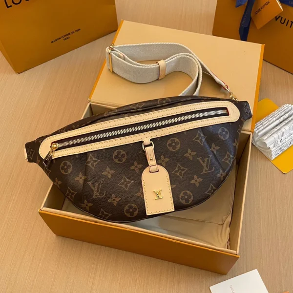 Sac à main Louis Vuitton Bumbag Monogram 38 × 16 × 8 cm — réplique