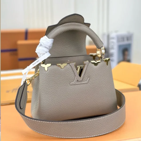 Sac à main Louis Vuitton Capucines fermoir doré cuir de vache 21 cm — réplique