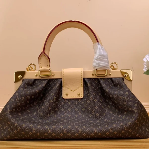 Sac à main Louis Vuitton pochette Tisitt fermoir 28 × 14 cm — réplique