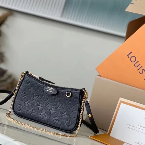 Sac à main Louis Vuitton Easy Pouch On Strap coloris noir 19 × 11.5 × 3 cm — réplique