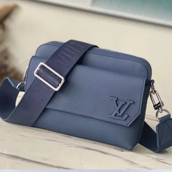 Sac à main Louis Vuitton Fastline coloris bleu 23.5 × 18 × 7 cm – pour homme — réplique