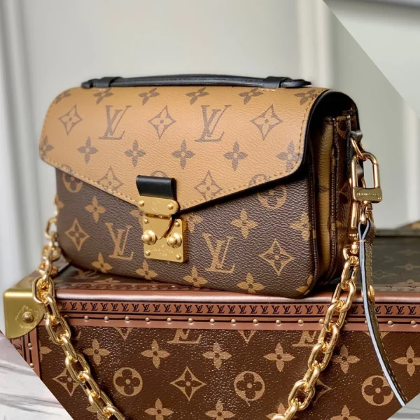 Sac à main Louis Vuitton Metis mini Monogram 21.5 × 13.5 × 6 cm — réplique