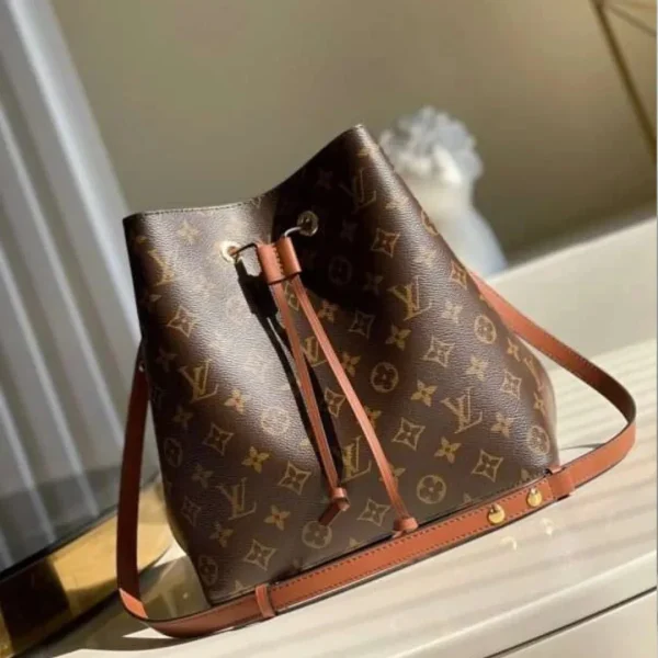 Sac à main Louis Vuitton NeoNoe Monogram motif 26 × 22 × 27 cm — réplique