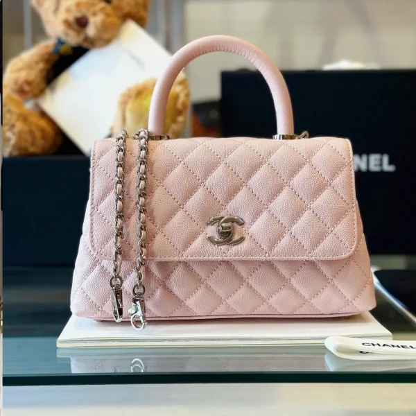 Sac à main Chanel Coco cuir coloris rose avec fermoir argenté 23 cm — réplique