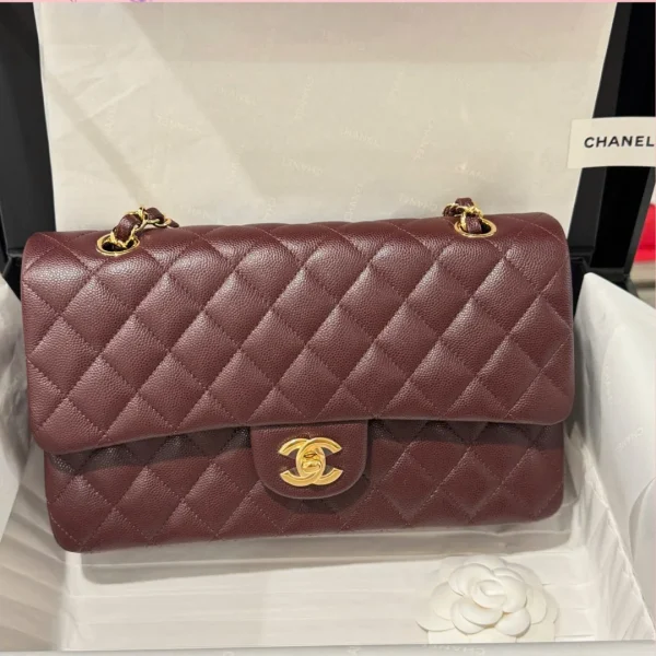 Sac à main Chanel classique prune coloris rouge coloris avec fermoir doré 25 cm — réplique