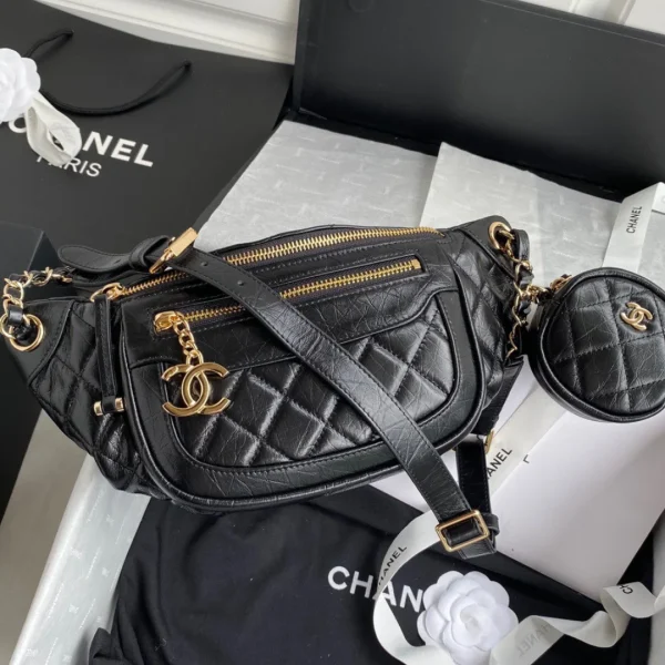 Sac à main Chanel Bumbag coloris noir froissé cuir fermoir doré 34 × 15 × 6 cm — réplique