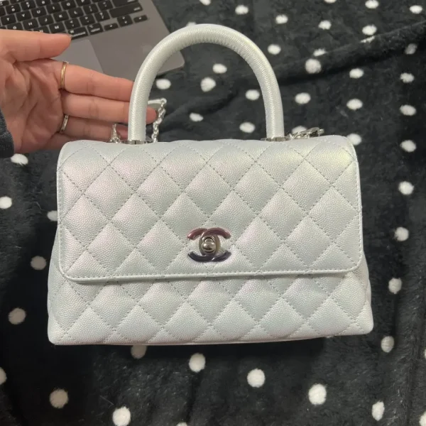 Sac à main Chanel Coco cuir clair coloris gris 23 cm – pour femme — réplique
