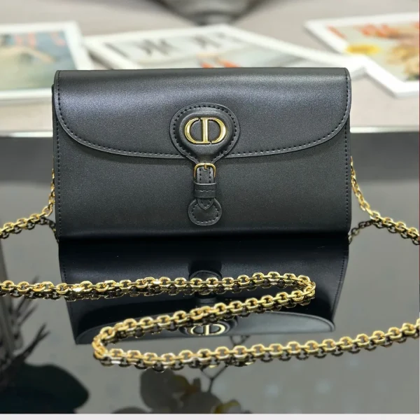 Sac bandoulière Dior Bobby coloris noir cuir lisse 21.5 × 12 × 4 cm – pour femme — réplique