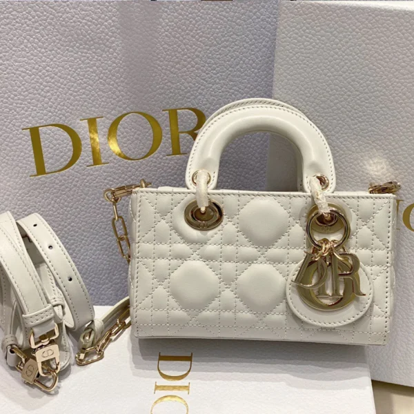Sac à main Dior D-Joy mini coloris blanc 16.5 × 6 × 10 cm – pour femme — réplique