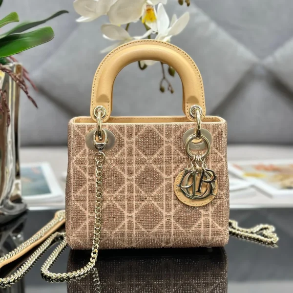 Sac à main Dior Lady coloris jaune perlé 17 × 15 × 7 cm — réplique