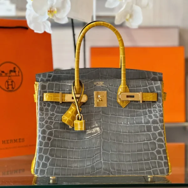 Modèle HN 30 coloris gris/doré effet crocodile finitions dorées – personnalisé — réplique