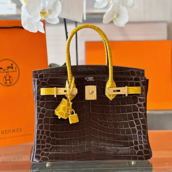 Modèle HN 30 coloris marron/doré effet crocodile finitions dorées – personnalisé — réplique