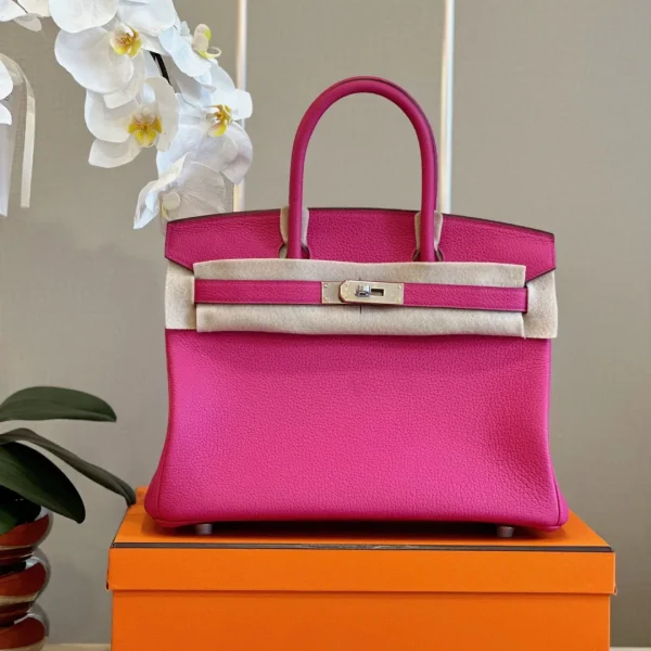 Modèle HN Rose Shocking Taurillon Clemence finitions palladiées — réplique