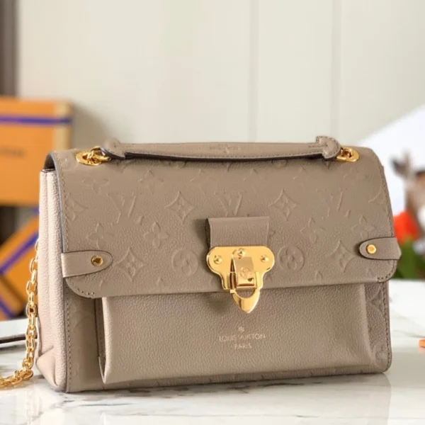 Sac à main Louis Vuitton Vavin coloris marron avec motif Monogram en relief 25 × 18 × 10 cm – pour femme — réplique