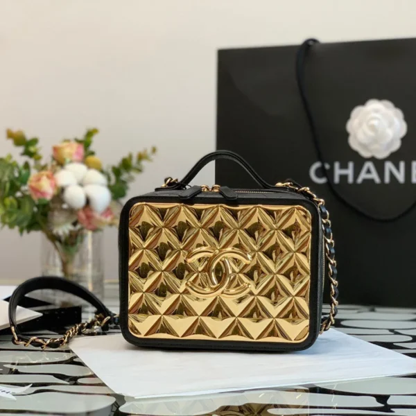 Sac à main Chanel vanity étui coloris noir coloris jaune boîte forme 19 cm — réplique