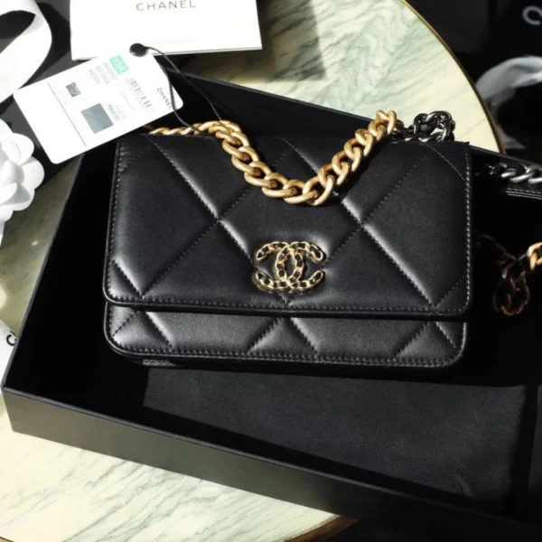 Sac à main Chanel Woc C19 fermoir doré coloris noir 19 cm – pour femme — réplique