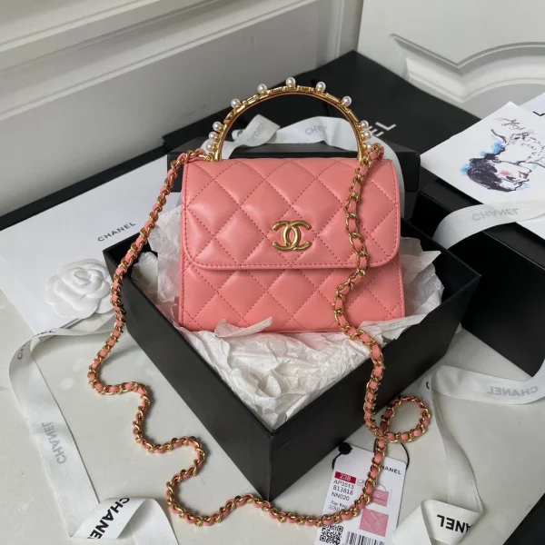 Sac à main Chanel Woc coloris rose avec perle anse 11.5 × 14.5 × 5.5 cm — réplique