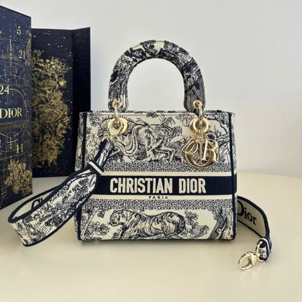 Sac Dior Lady D-lite coloris bleu — réplique