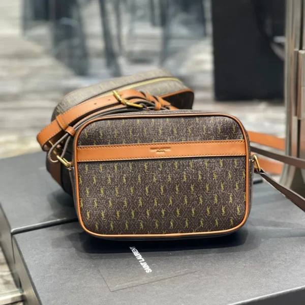Sac Saint Laurent toile lisse cuir de veau Le Monogramme appareil photo châtain — réplique