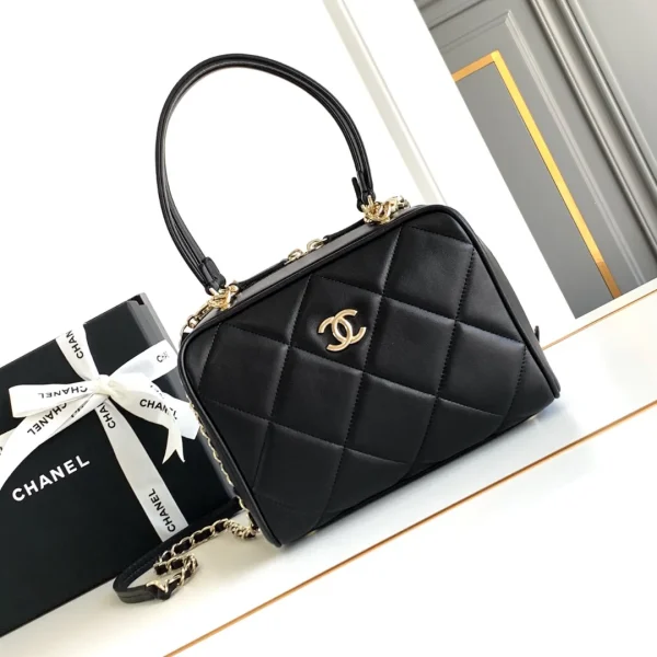 Sac Chanel coloris noir matelassé cuir d’agneau — réplique