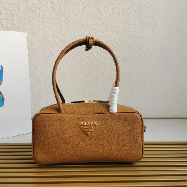 Sac Prada à anse supérieure, format moyen, coloris marron — réplique