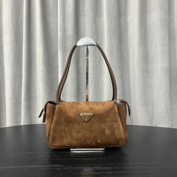 Sac porté épaule Prada coloris marron format moyen daim — réplique