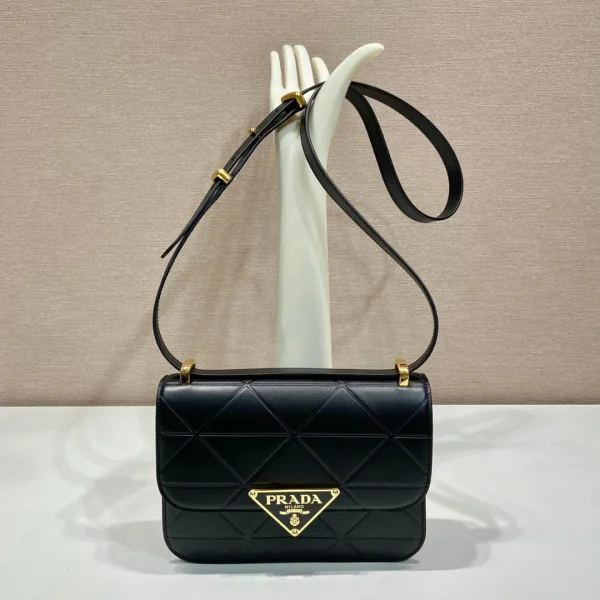 Modèle Prada Pattina en Pelle cuir de veau coloris noir — réplique