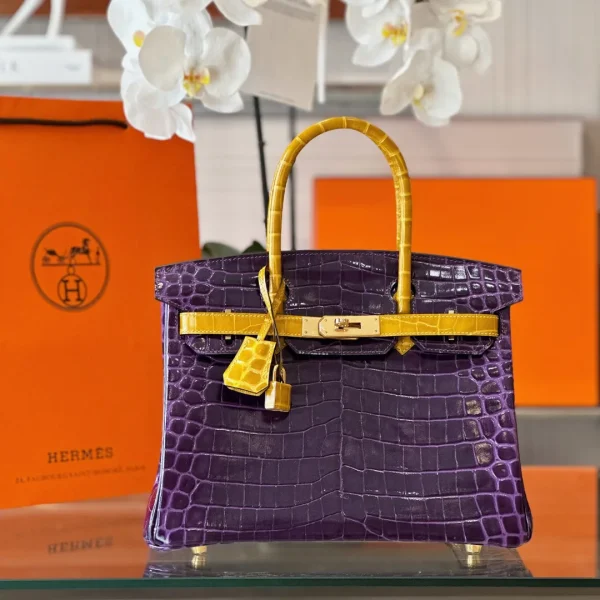 Modèle HN 30 coloris violet/doré effet crocodile finitions dorées – personnalisé — réplique