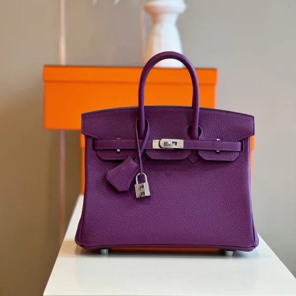 Modèle HN 25 foncé coloris violet Togo cuir finitions palladiées — réplique