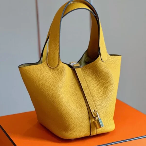 Modèle HN 18 coloris jaune Togo cuir finitions dorées — réplique