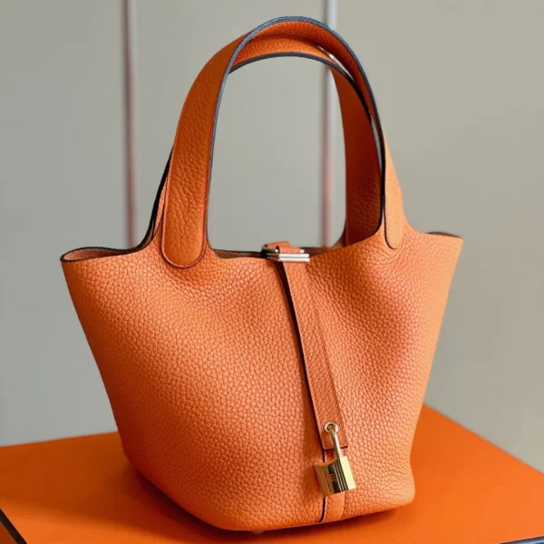 Modèle HN 18 coloris orange Togo cuir finitions dorées — réplique