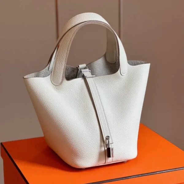 Modèle HN 18 coloris blanc Togo cuir finitions argentées — réplique