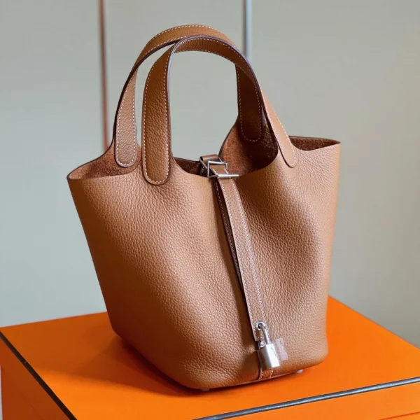 Modèle HN 18 coloris marron finitions argentées — réplique