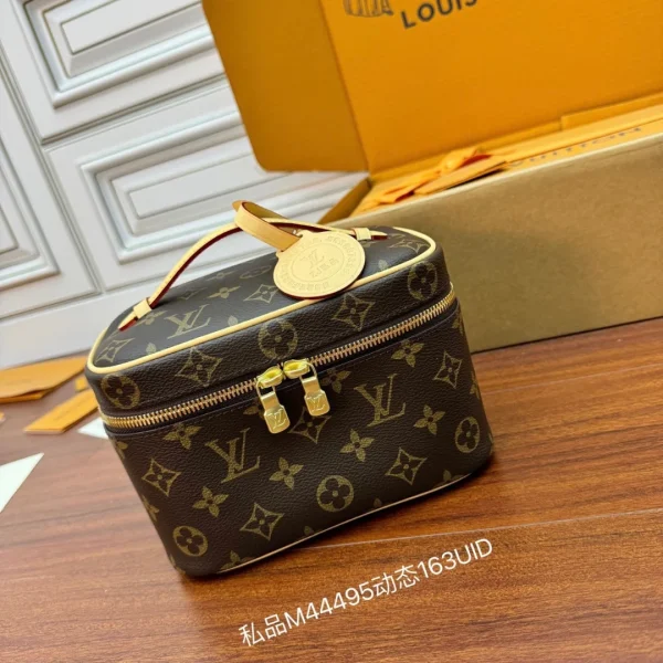 Modèle Louis Vuitton Nice mini toilette — réplique