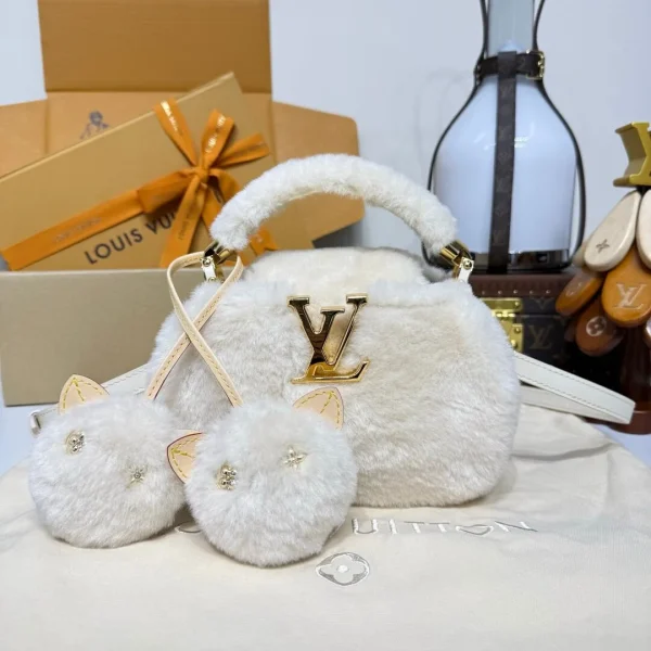 Sac à main Louis Vuitton Capusnow Capucines — réplique