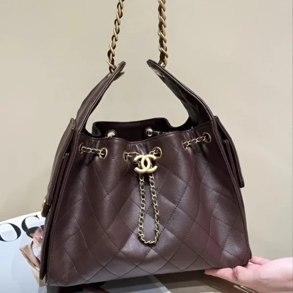 Sac à main Chanel 25 petit format grainé cuir de veau & doré-teinte métal coloris marron — réplique