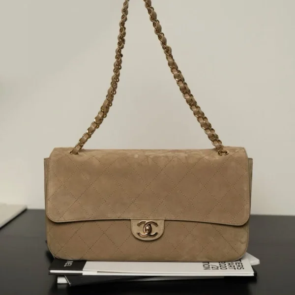 Sac Chanel maxi Souplissimo rabat — réplique