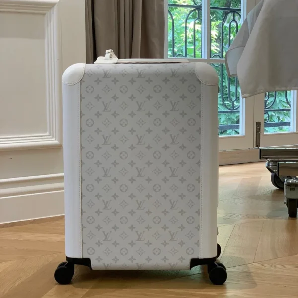 Modèle Louis Vuitton Horizon 55 en Optic coloris blanc Monogram toile — réplique