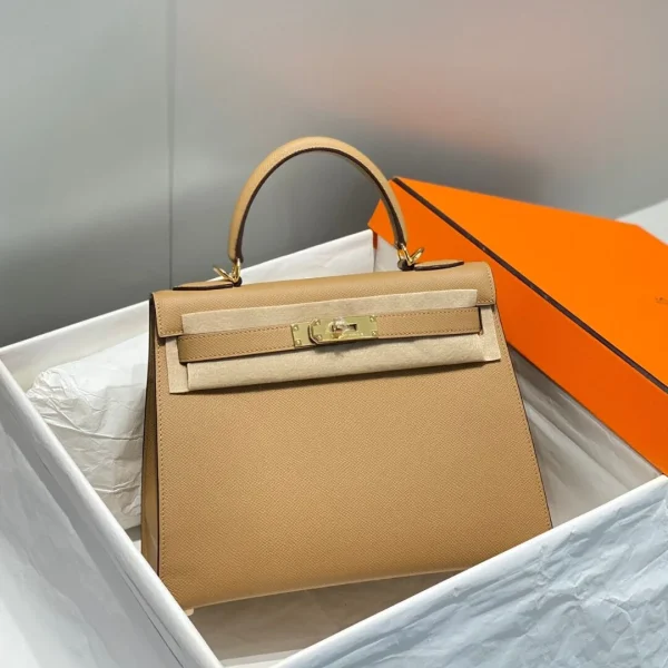 Modèle HN 28 CM en CHAI EPSOM finitions dorées — réplique