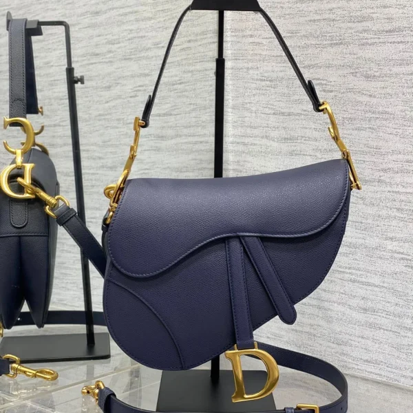 Sac Dior Saddle en profond océan coloris bleu finitions dorées — réplique
