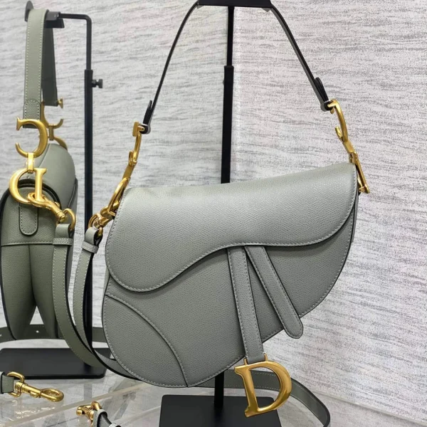 Sac Dior Saddle en pierre coloris gris finitions dorées — réplique