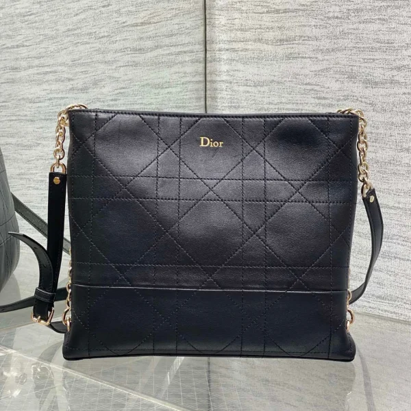 Sac Dior Trianon en coloris noir finitions dorées — réplique
